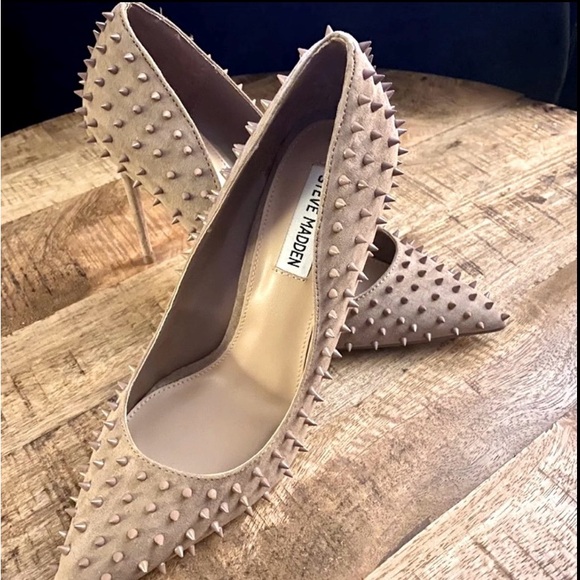 Steve Madden Vala Studded Mocha Pumps - size 9 NIB - Picture 2 of 4